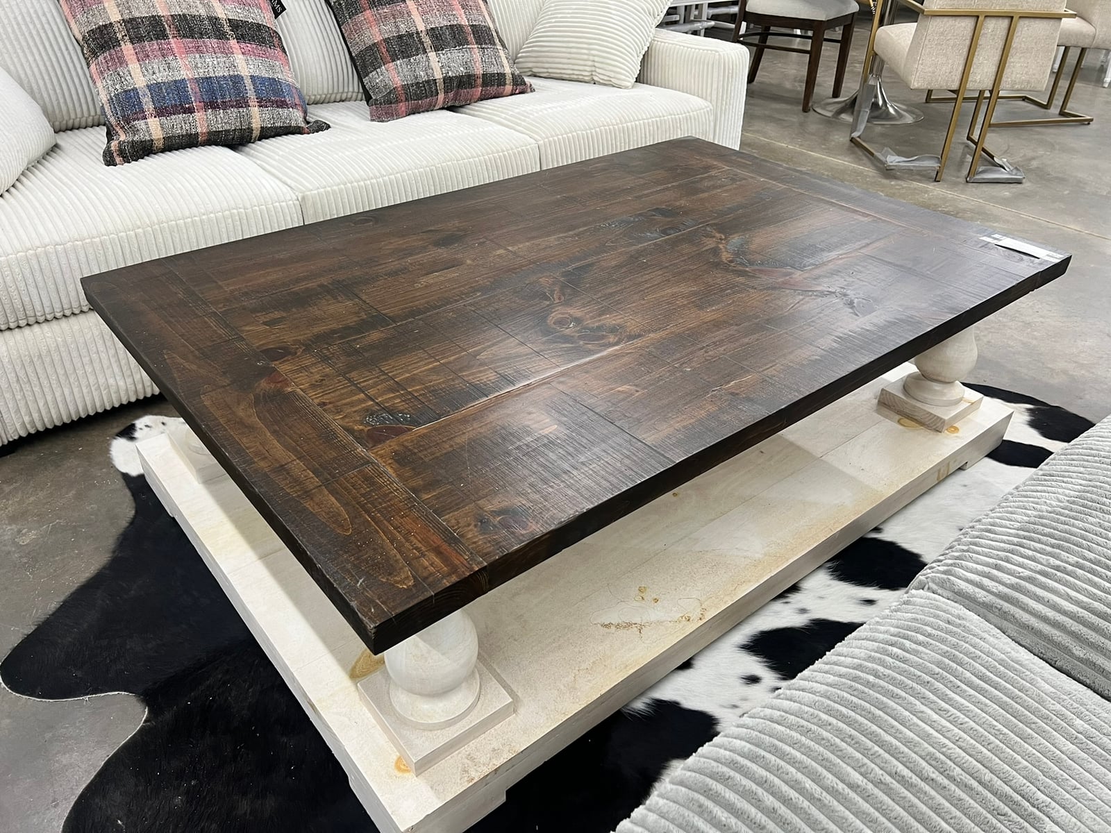 Plank-Top Coffee Table on Turned-Bun Base